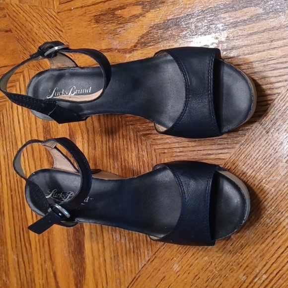 LUCKY BRAND WEDGE PLATFORM SANDALS - Picture 2 of 9